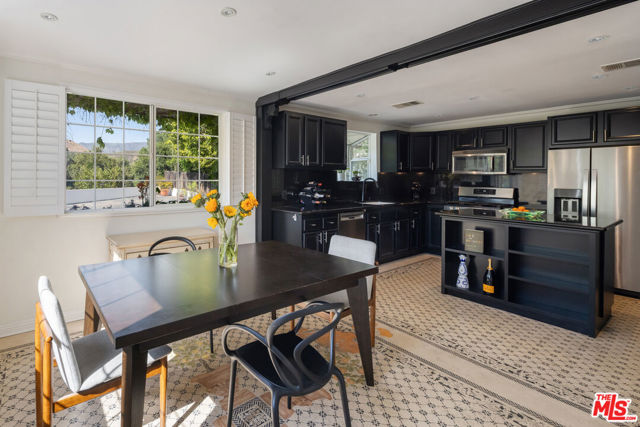 9732 Rotta Avenue, Sunland CA: https://media.crmls.org/mediaz/ef6e2a73-a097-4d62-8408-856997dbae72.jpg
