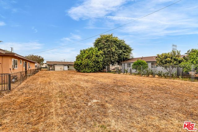 8753 Vans Street, Paramount CA: https://media.crmls.org/mediaz/ef6e40d7-6f67-4c9d-8bb2-6f5248445b7c.jpg