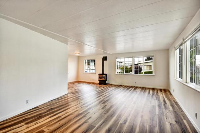 17 Pepperwood Way, Soquel CA: https://media.crmls.org/mediaz/ef6e530b-a5b9-4efa-932e-4cf4717ef730.jpg
