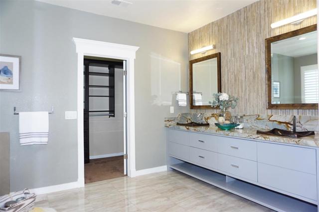 7950 English Oak Circle, Gilroy CA: https://media.crmls.org/mediaz/ef6eab52-d1b5-42f2-b756-06b40b04f96c.jpg