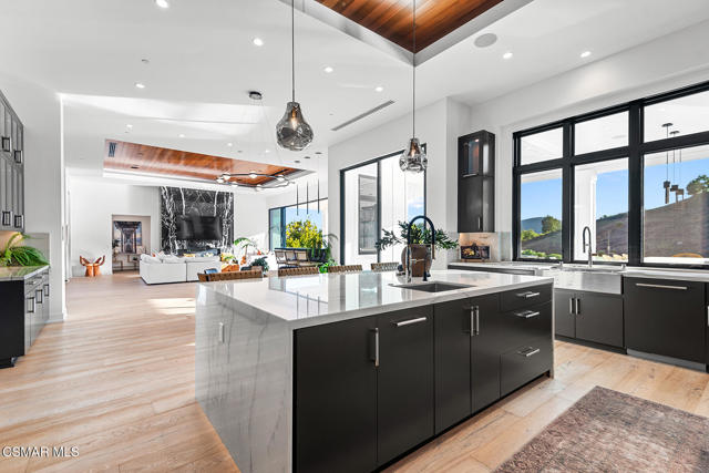 2111 High Knoll Circle, Thousand Oaks CA: https://media.crmls.org/mediaz/ef6ef04f-3b97-4be8-b0f7-30fbf0ae0c47.jpg