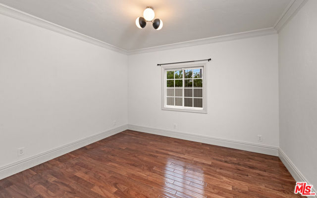 515 N Crescent Heights Boulevard, Los Angeles CA: https://media.crmls.org/mediaz/ef6f848a-65bb-41b8-9625-240c31fe9ce1.jpg