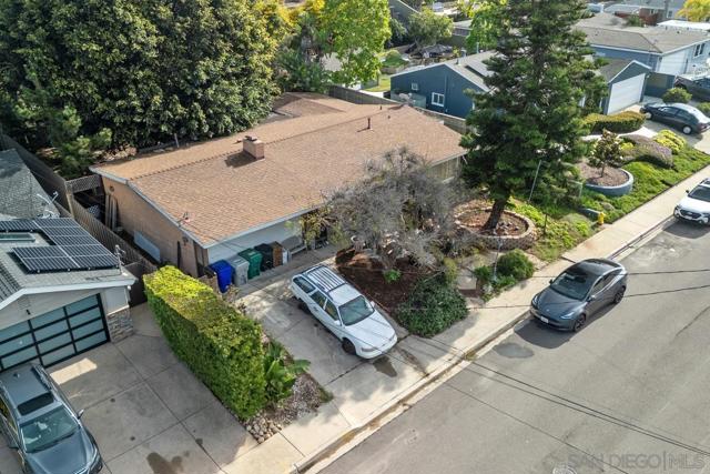 2747 Fairfield St, San Diego CA: https://media.crmls.org/mediaz/ef6fb6bf-a1b7-4365-8b66-2c8ade51048c.jpg