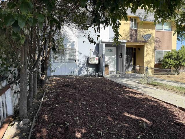 989 Palm Cir, Tracy CA: https://media.crmls.org/mediaz/ef703e65-4456-49ad-817a-802a189972b6.jpg