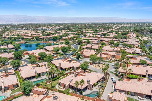 50375 Via Serenidad, La Quinta CA: https://media.crmls.org/mediaz/ef70793c-1234-4c7a-87d8-0f4c36ace70a.jpg
