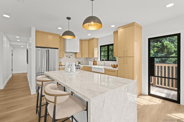 375 E Avenue, Coronado CA: https://media.crmls.org/mediaz/ef70b944-bbc7-49f0-81bb-173bc202814b.jpg