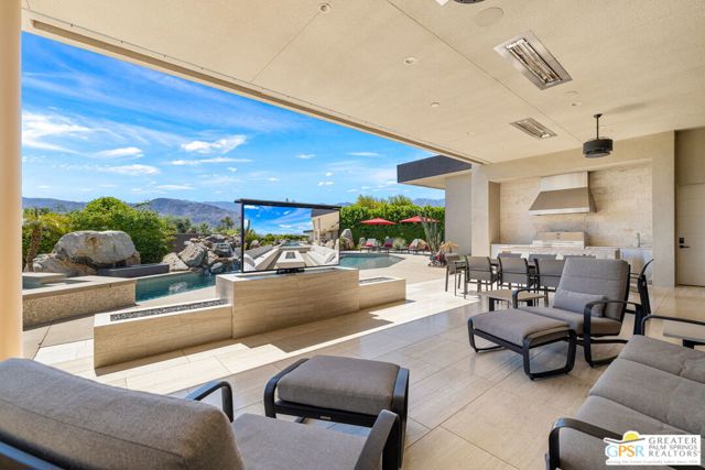 1 Sterling Ridge Drive, Rancho Mirage CA: https://media.crmls.org/mediaz/ef71d78f-868c-45cd-8158-c187cbde1b48.jpg