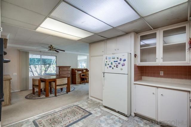 14215 Pecan Park Ln, El Cajon CA: https://media.crmls.org/mediaz/ef72c9c7-8a1a-44c5-9de5-825142e55d9e.jpg
