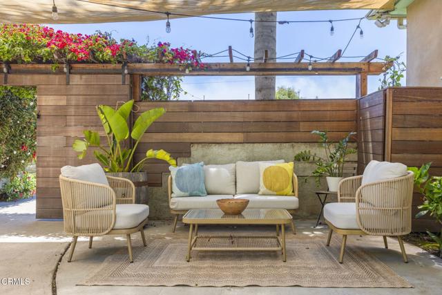1727 San Nicholas Street, Ventura CA: https://media.crmls.org/mediaz/ef731284-3860-4ee8-bfdf-abf3172b4010.jpg