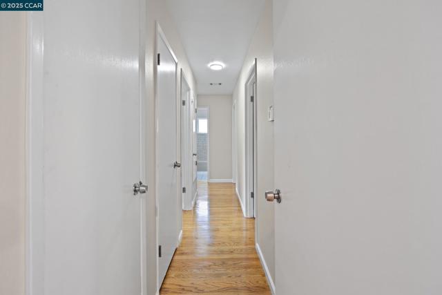 4816 Meadowbrook Dr, Richmond CA: https://media.crmls.org/mediaz/ef73c7a4-da39-436e-a3d3-f5df763db921.jpg