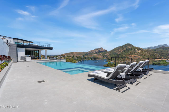 461 Lake Sherwood Drive, Lake Sherwood CA: https://media.crmls.org/mediaz/ef73d327-0ebb-4189-9d4d-23de942fc2f8.jpg