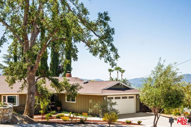 26024 Farmfield Road, Calabasas CA: https://media.crmls.org/mediaz/ef73f612-af83-4013-9809-73e45f6ee085.jpg