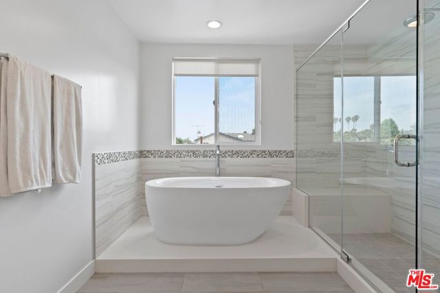 8107 Yorktown Avenue, Los Angeles CA: https://media.crmls.org/mediaz/ef73f7c5-d1fb-41ff-88c6-5da2bde4b529.jpg