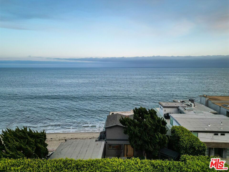 https://media.crmls.org/mediaz/ef7419fd-7cc1-4d08-b31e-a9b8785d39a2.jpg?preset=X-Large