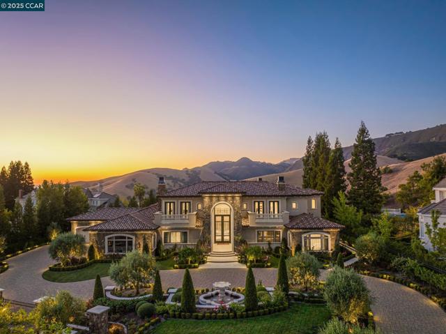 940 Eagle Ridge Dr, Danville CA: https://media.crmls.org/mediaz/ef742b52-04c2-4878-8474-64c63ccd90ea.jpg
