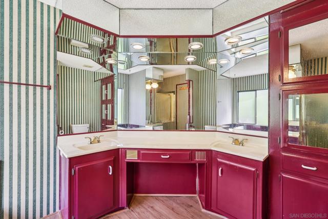 275 S Worthington St, Spring Valley CA: https://media.crmls.org/mediaz/ef74b06f-dab2-49c1-96f2-ce7e572ce1cb.jpg