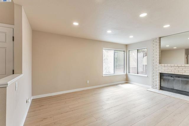 19723 Redwood Rd, Castro Valley CA: https://media.crmls.org/mediaz/ef74c73d-84e0-4165-a007-030f2508ac62.jpg