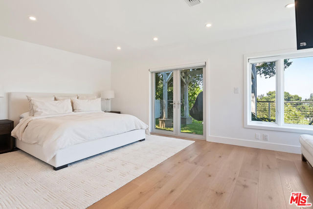 3482 Vista Haven Road, Sherman Oaks CA: https://media.crmls.org/mediaz/ef750c54-74fe-4a34-a699-2b51ffedbc88.jpg