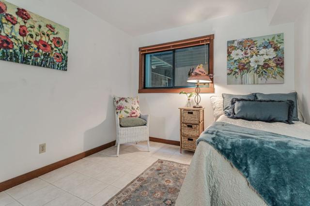 323 Broadway, Santa Cruz CA: https://media.crmls.org/mediaz/ef750d6d-730a-4fb2-9f64-c7f628c6a27a.jpg