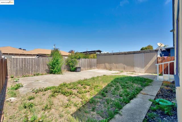 527 42nd Street, Richmond CA: https://media.crmls.org/mediaz/ef752980-5edd-4cec-bf13-4fc0da256a40.jpg