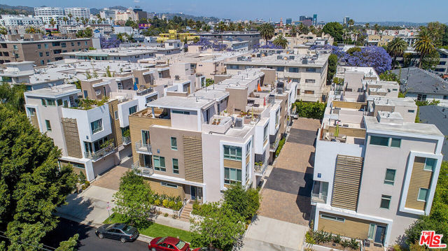 1400 N Fuller Avenue, Los Angeles CA: https://media.crmls.org/mediaz/ef75624d-2ea1-4982-b8d3-df3f2ae27b6e.jpg