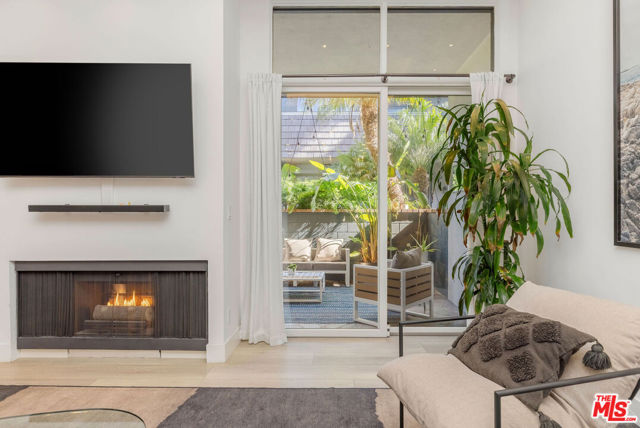 4734 La Villa Marina, Marina del Rey CA: https://media.crmls.org/mediaz/ef75a049-9e6e-4f99-a5f9-3daf287061ee.jpg