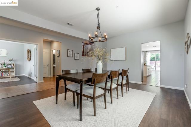 719 Monte Verde Ln, Brentwood CA: https://media.crmls.org/mediaz/ef764b8d-0fd6-4393-a1f5-45a48c77e494.jpg