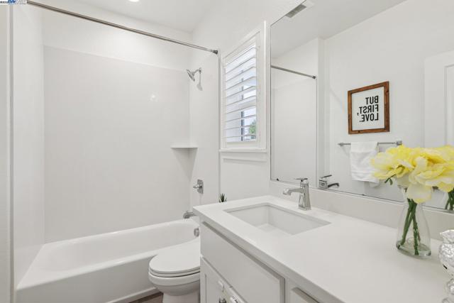 2145 Linden St, Livermore CA: https://media.crmls.org/mediaz/ef765120-c4c1-4853-8b9d-88f267ff51e8.jpg