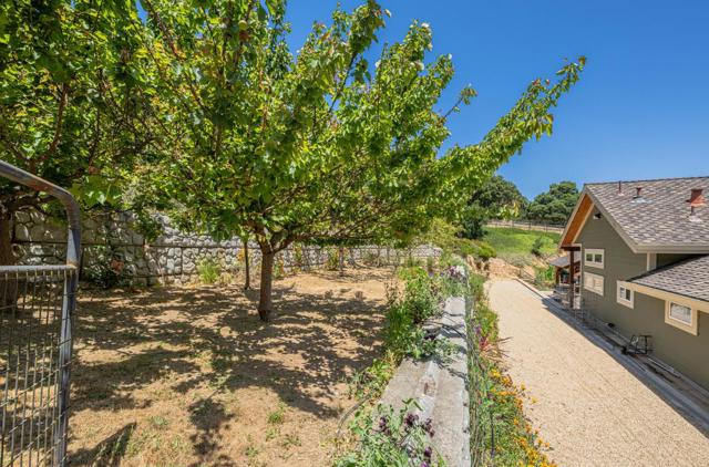 9247 Holly Hill Drive, Salinas CA: https://media.crmls.org/mediaz/ef76515d-d349-4d2d-8e2b-879ab7300e35.jpg