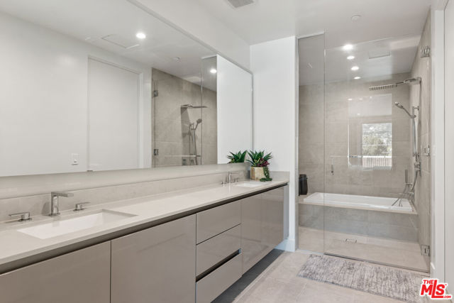 728 N Sweetzer Avenue, West Hollywood CA: https://media.crmls.org/mediaz/ef765f84-06c6-4d4e-81ff-6a8fc45b8854.jpg