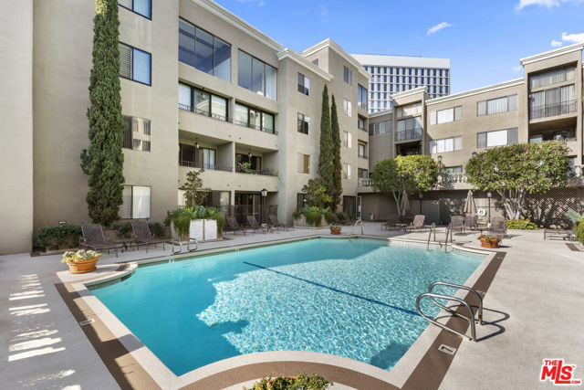 8455 Fountain Avenue, West Hollywood CA: https://media.crmls.org/mediaz/ef76afa4-4341-44e2-b37c-f632daa9e921.jpg