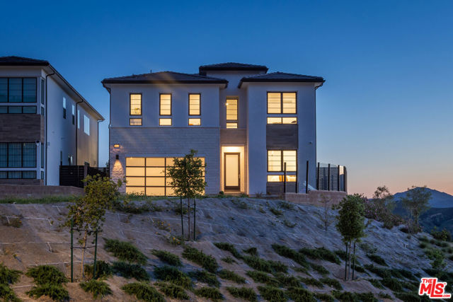 20668 W Hummingbird Court, Porter Ranch CA: https://media.crmls.org/mediaz/ef7712a9-809f-45cd-96f4-e8b789195a86.jpg