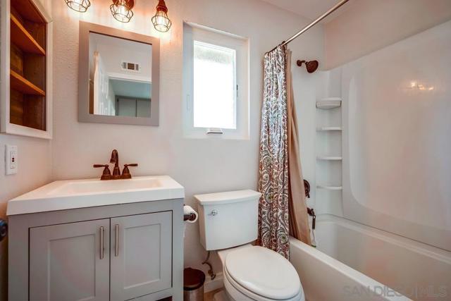 40037 Amberley Cir, Temecula CA: https://media.crmls.org/mediaz/ef771821-e8ac-4b20-a87a-85630ca27ef0.jpg