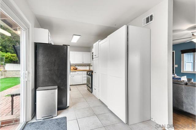 6120 Amaya Dr, La Mesa CA: https://media.crmls.org/mediaz/ef771fba-d21b-495b-b4b0-09840b03450d.jpg