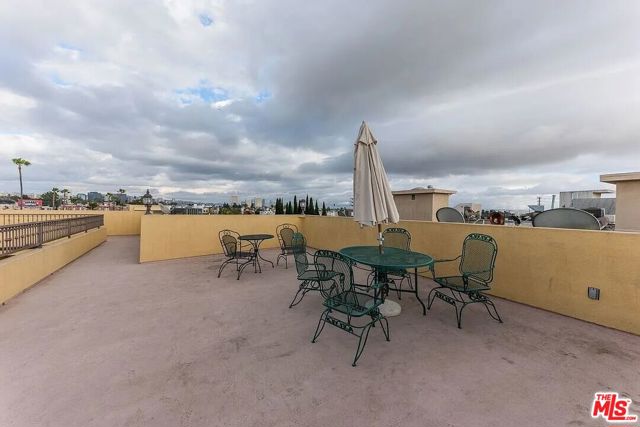 1522 Amherst Avenue, Los Angeles CA: https://media.crmls.org/mediaz/ef77223c-e2bb-4e75-99af-e39870d75919.jpg