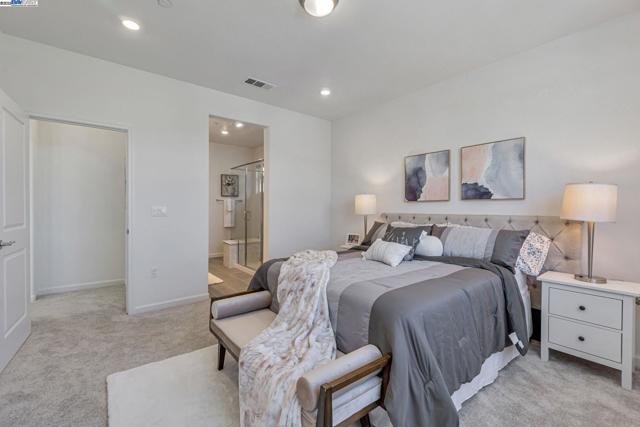 2044 Cottonwood St, Pittsburg CA: https://media.crmls.org/mediaz/ef77b1c2-73e4-4983-95b1-ec2cd59fb89a.jpg