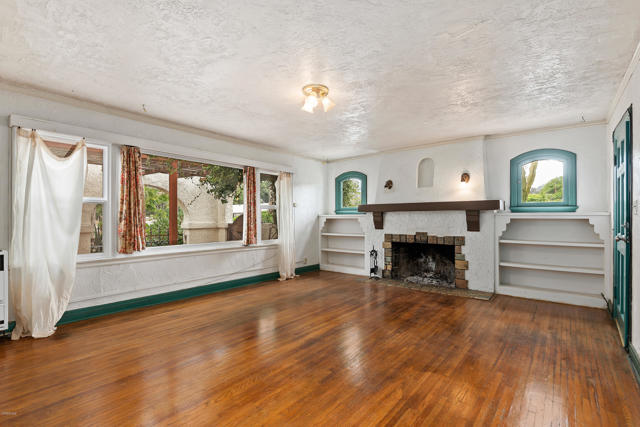8530 N Ventura Avenue, Ventura CA: https://media.crmls.org/mediaz/ef77e469-1688-4936-8186-a4cf4445fead.jpg