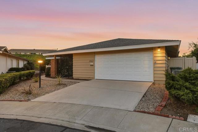 Detail Gallery Image 4 of 37 For 12209 Casero Pl, San Diego,  CA 92128 - 2 Beds | 2 Baths