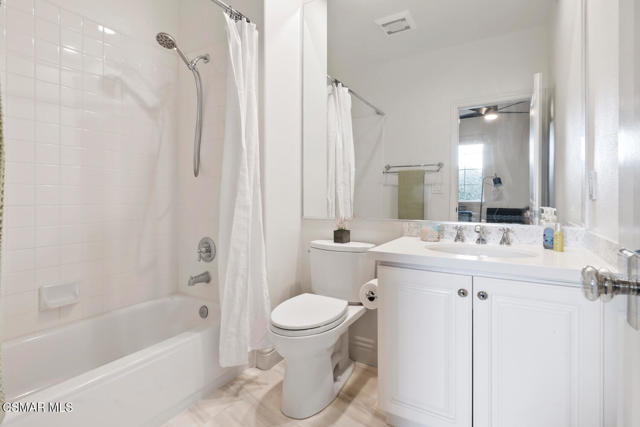 980 Via Anita, Newbury Park CA: https://media.crmls.org/mediaz/ef783efb-bb0c-4f9c-a835-b2a62f900e4b.jpg