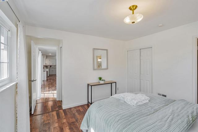 Image 33 of 53 For 1570 Hillsdale Avenue