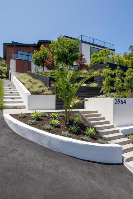 3964 Jefferson Avenue, Redwood City CA: https://media.crmls.org/mediaz/ef7a0e24-aec5-4253-90e1-9ca3a4e72232.jpg