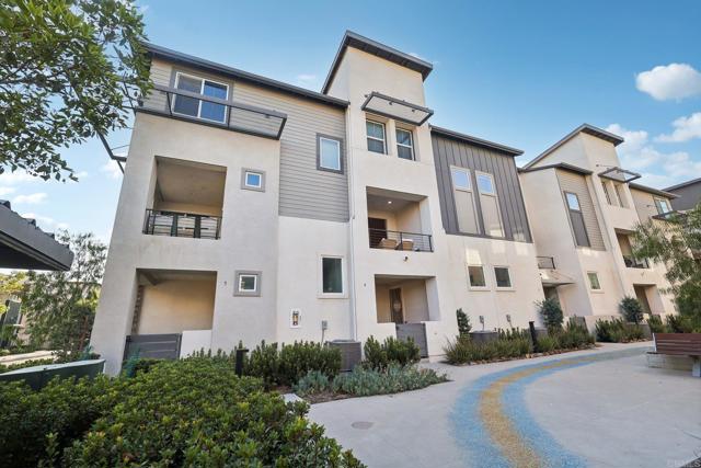 Detail Gallery Image 3 of 27 For 2325 Element Way #4,  Chula Vista,  CA 91915 - 3 Beds | 2/1 Baths