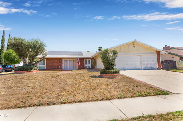 13716 Herrick Avenue, Sylmar CA: https://media.crmls.org/mediaz/ef7a3d8d-4fc2-4b7c-bb7f-ab8dca6075bc.jpg