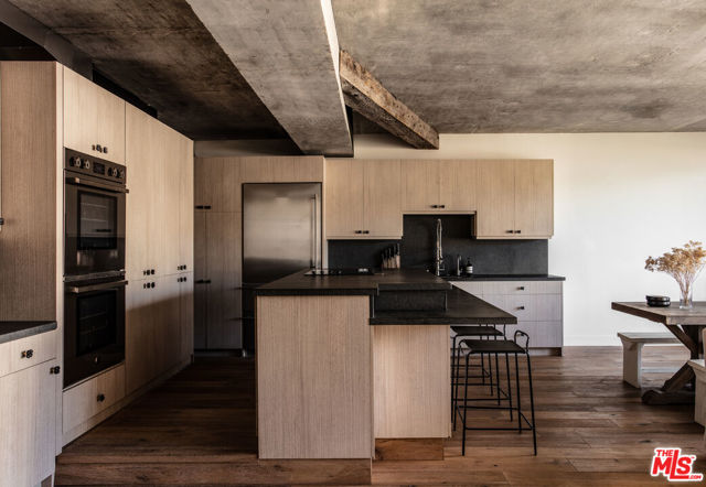 818 N Doheny Drive, West Hollywood CA: https://media.crmls.org/mediaz/ef7a7f61-486d-4b49-a64d-3ac7c668fff1.jpg