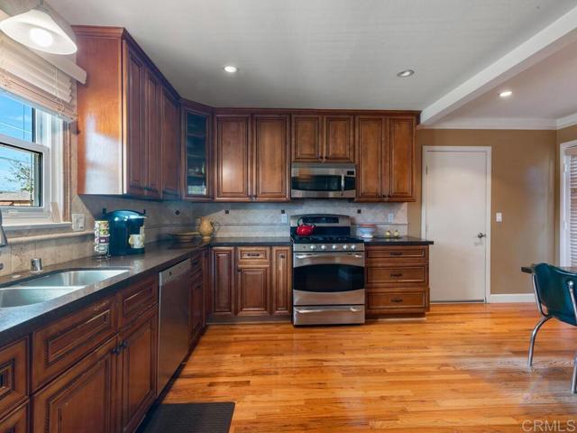 Detail Gallery Image 9 of 30 For 4839 Winona Ave, San Diego,  CA 92115 - 4 Beds | 3 Baths