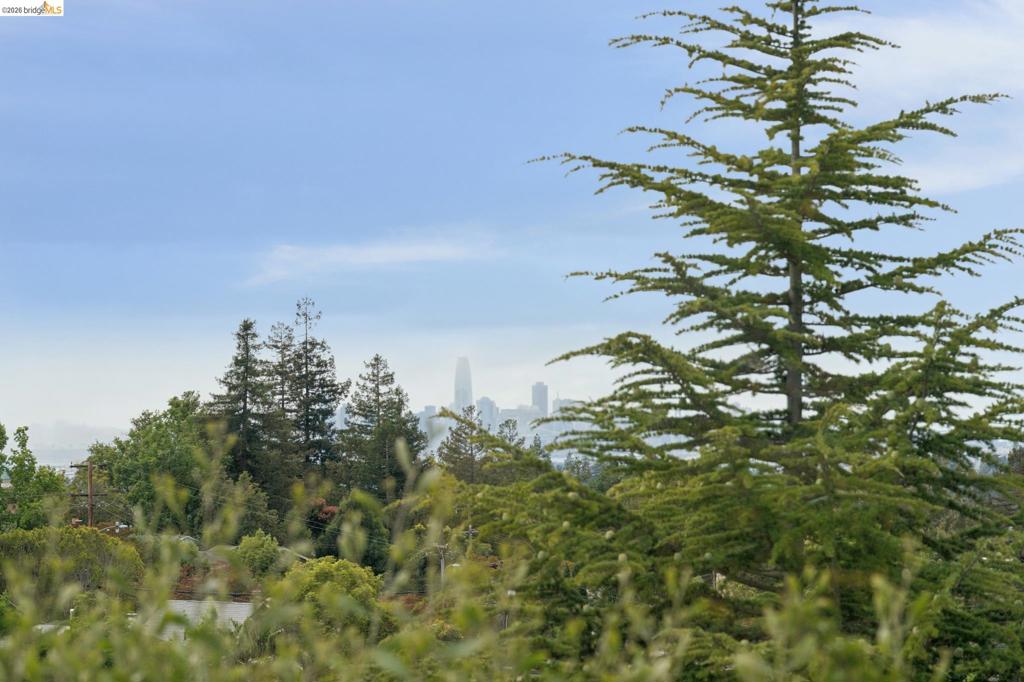 https://media.crmls.org/mediaz/ef7ac62c-06ea-46b9-a0db-74aff3c82515.jpg?preset=X-Large