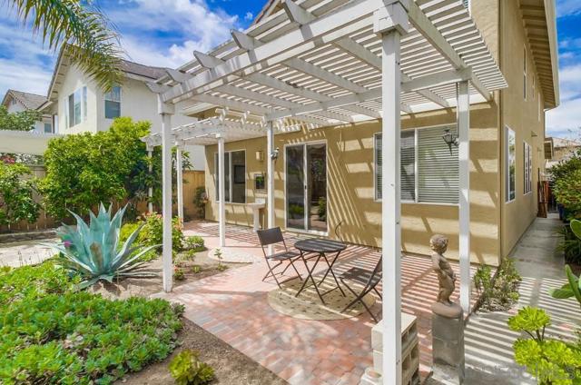 13837 Fontanelle Pl, San Diego CA: https://media.crmls.org/mediaz/ef7b0d72-8f98-49ee-9ca2-42b876beb002.jpg