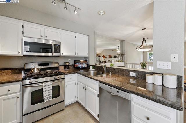 4682 Central Pkwy, Dublin CA: https://media.crmls.org/mediaz/ef7b9357-703d-476a-927d-6ab53d2f2891.jpg