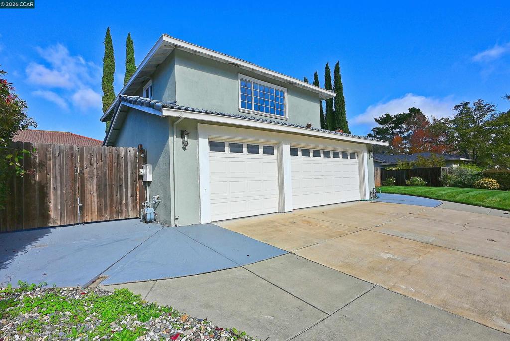 https://media.crmls.org/mediaz/ef7ce015-9e95-41eb-a3f8-19dfb5603349.jpg?preset=X-Large