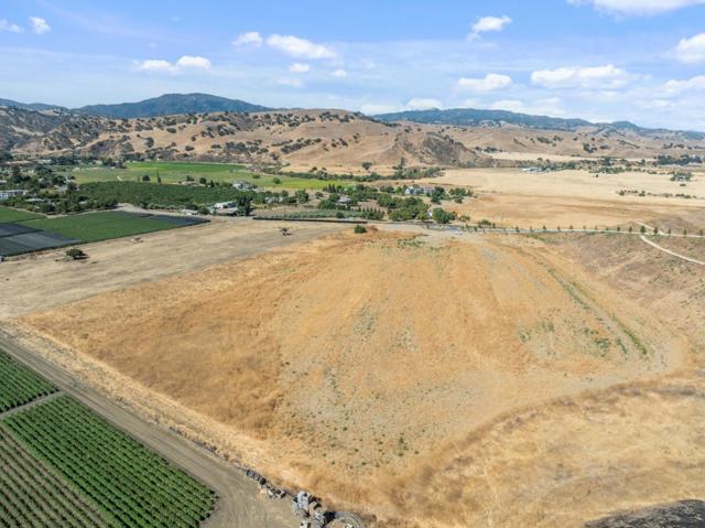 4821 Southside Road, Hollister CA: https://media.crmls.org/mediaz/ef7dc64f-4292-49ed-9731-7218c628cfb6.jpg